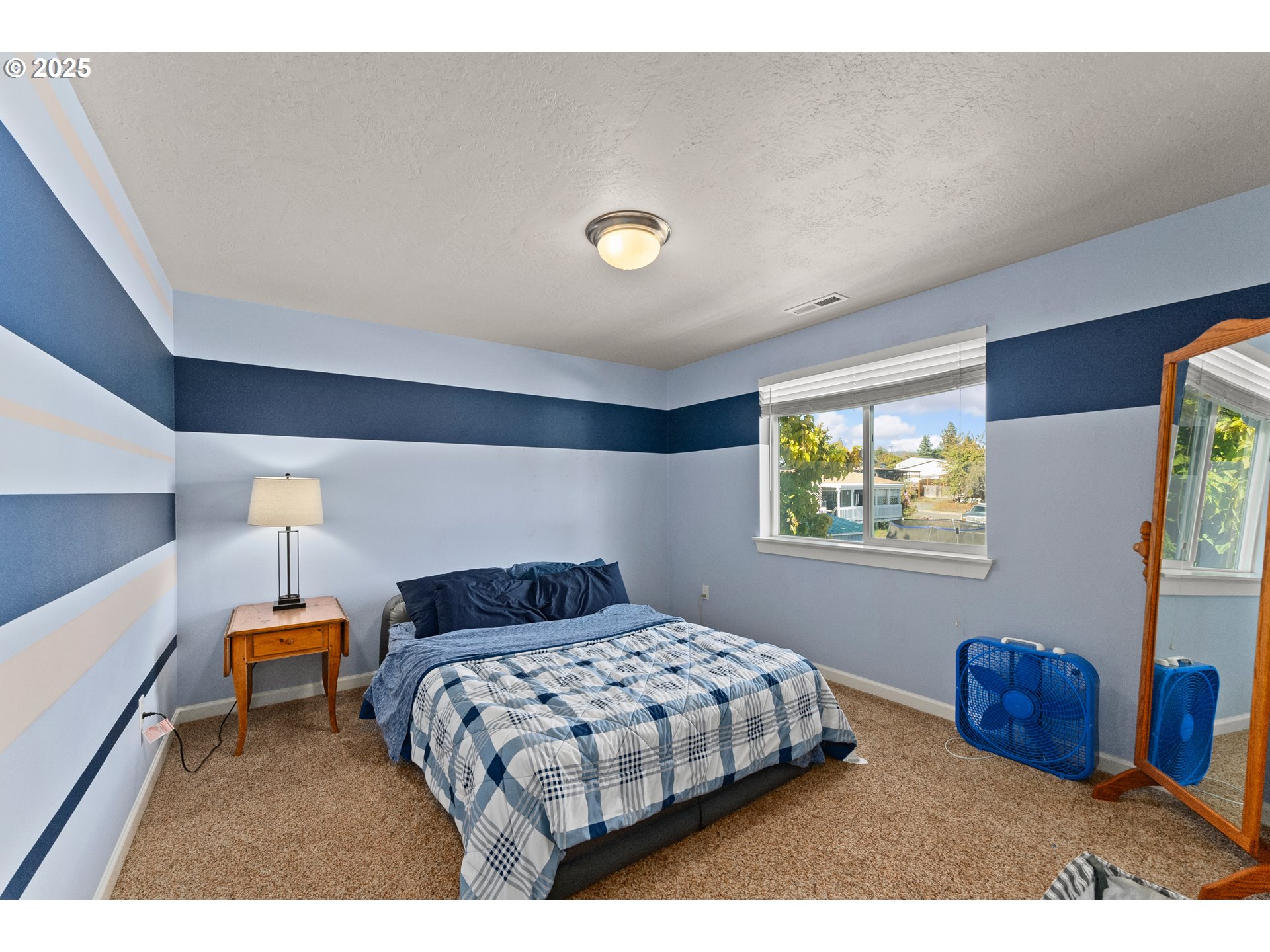 890 Thompson Avenue Winston, OR 97496 - Photo 25 of 46 Bedroom