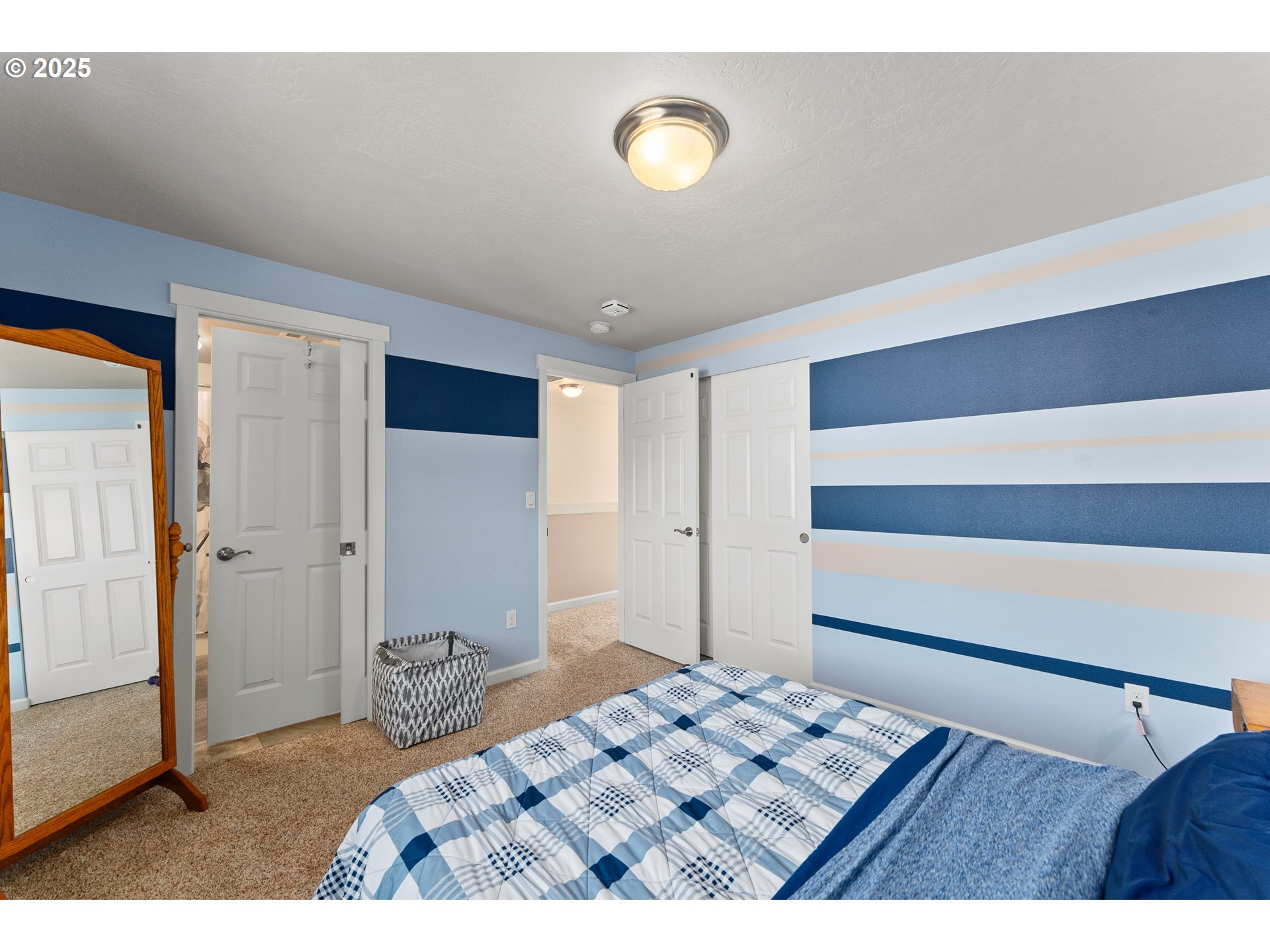 890 Thompson Avenue Winston, OR 97496 - Photo 26 of 46 Bedroom