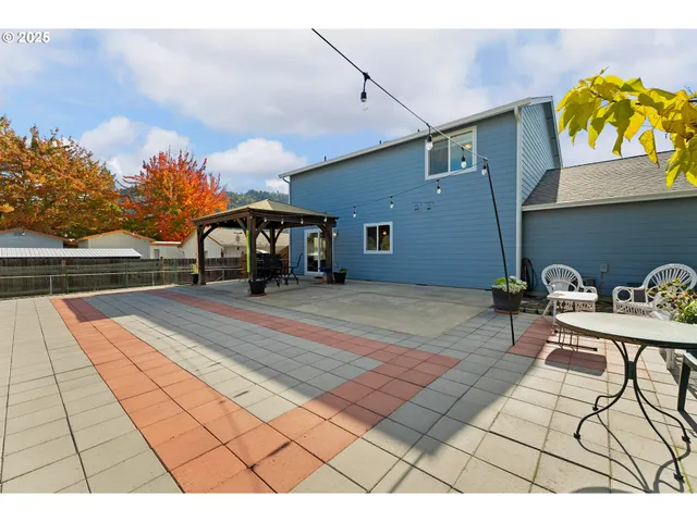 a picture of a table and chairs on the terrace