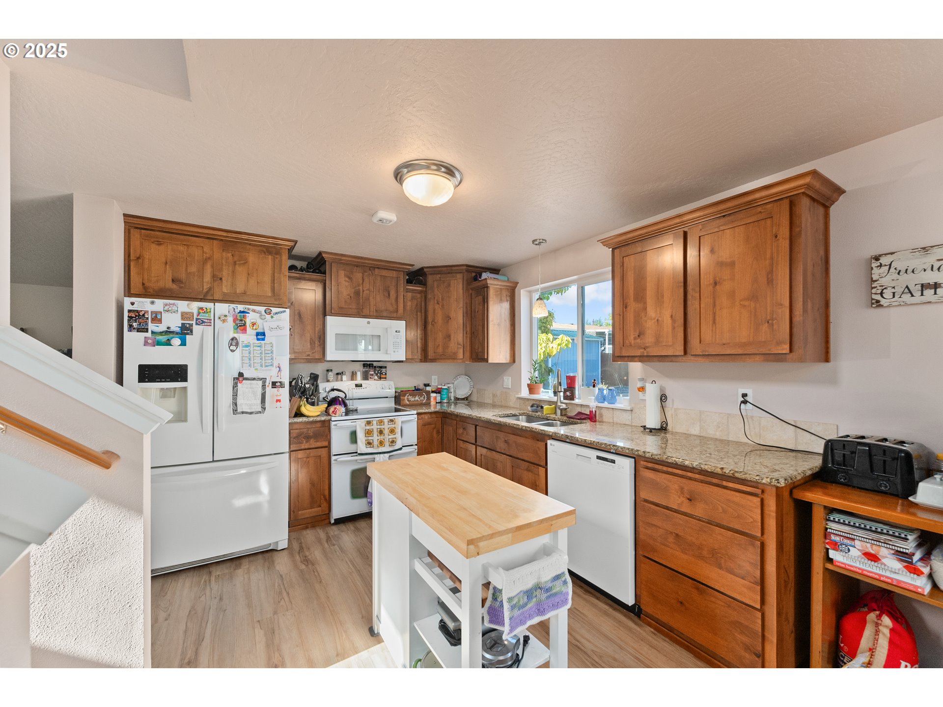 890 Thompson Avenue Winston, OR 97496 - Photo 9 of 46 Kitchen