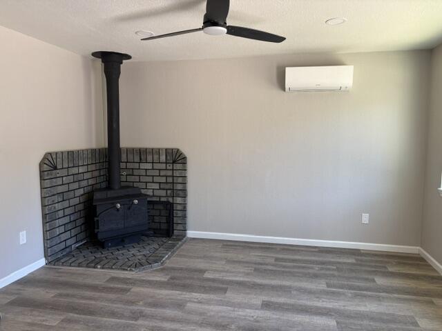 21 3rd Avenue Lewiston, CA 96052 - Photo 2 of 16 living room