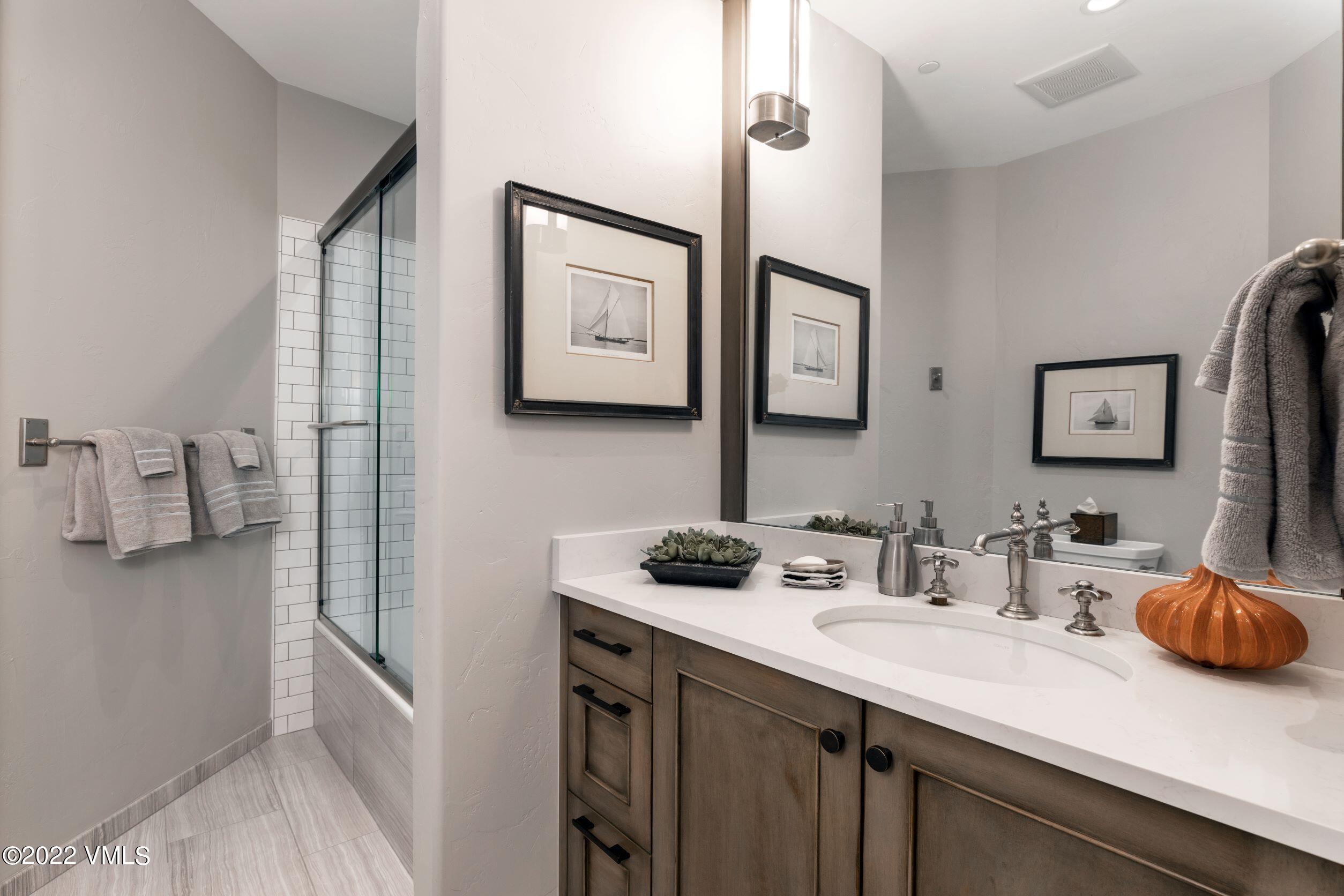 225 Main Street, Unit R401 Edwards, CO 81632 - Photo 9 of 13 riverwalk_opal_401_interior_bath03 (1) R