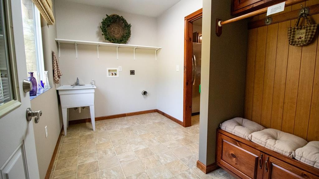 2061 Ranch Road Dandridge, TN 37725 - Photo 19 of 37 Gallery Image 19