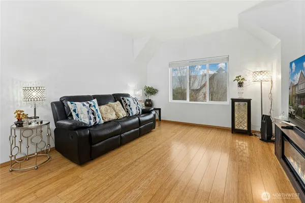 $536,960 | 1736 10th Avenue Northeast, Unit C213, Issaquah, WA 98029