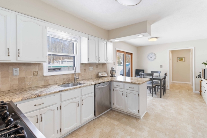 6 Pleasant Hill Road Succasunna, NJ 07876 - Photo 11 of 45