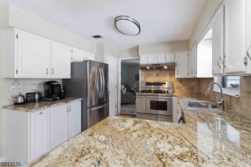 6 Pleasant Hill Road Succasunna, NJ 07876 - Photo 9 of 45