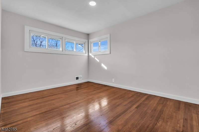 1663 Columbus Place Rahway, NJ 07065 - Photo 15 of 25