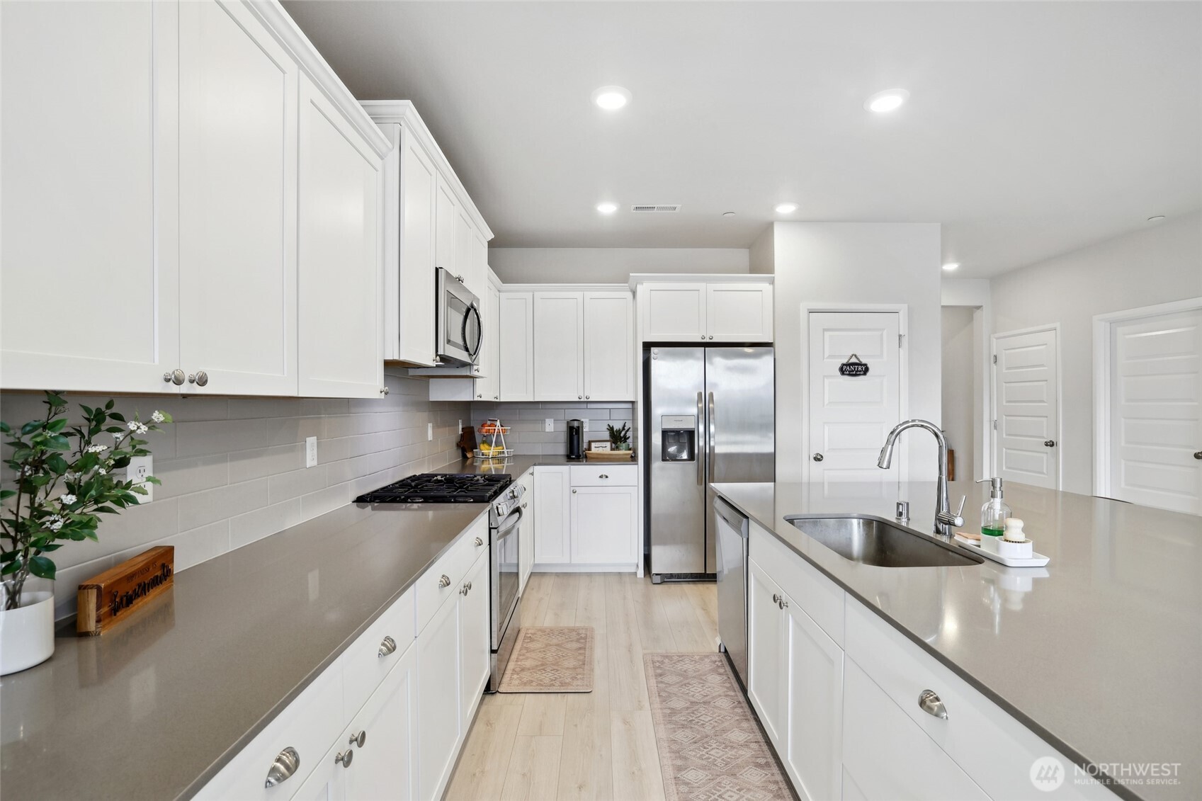 1020 Panoramic Loop Bremerton, WA 98312 - Photo 9 of 31