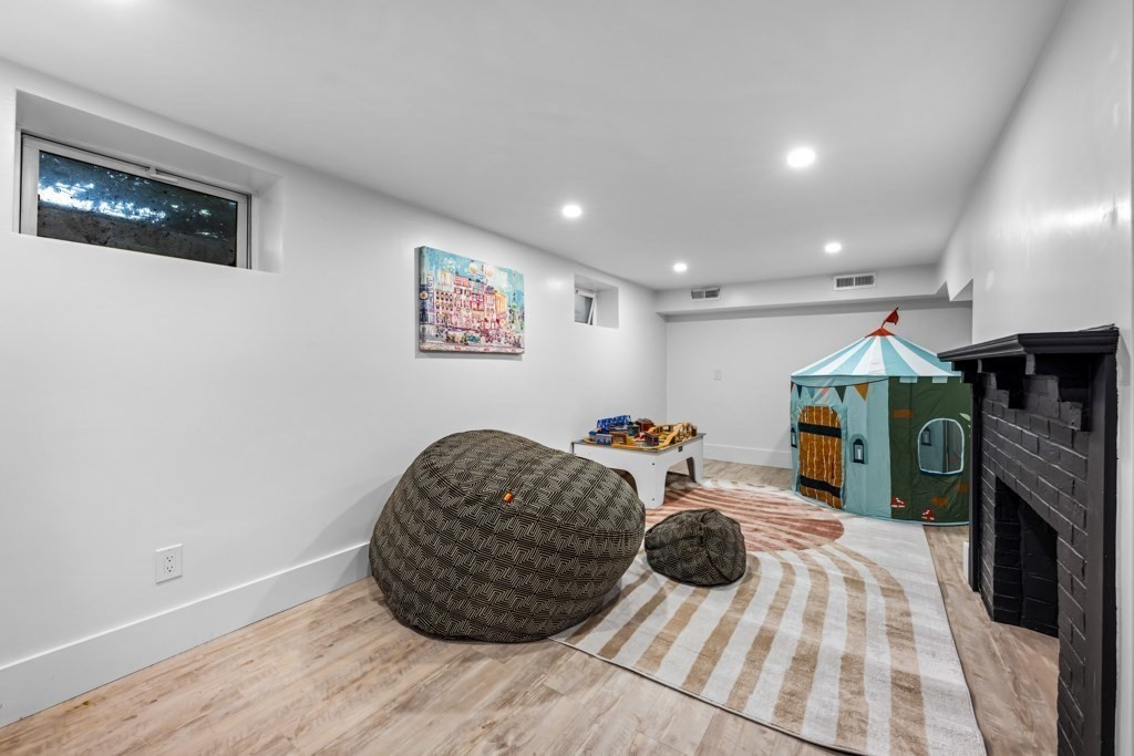 127 Prospect Street Wellesley, MA 02481 - Photo 34 of 40