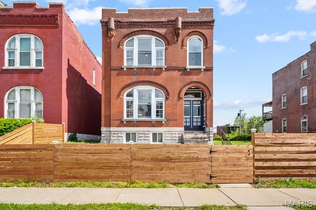 $330,000 | 2032 Adelaide Avenue, St. Louis, MO 63107