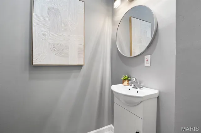 $330,000 | 2032 Adelaide Avenue, St. Louis, MO 63107