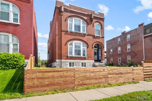 $330,000 | 2032 Adelaide Avenue, St. Louis, MO 63107