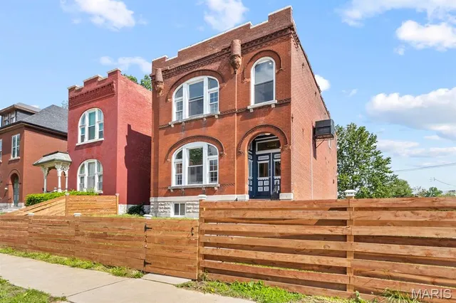 $330,000 | 2032 Adelaide Avenue, St. Louis, MO 63107