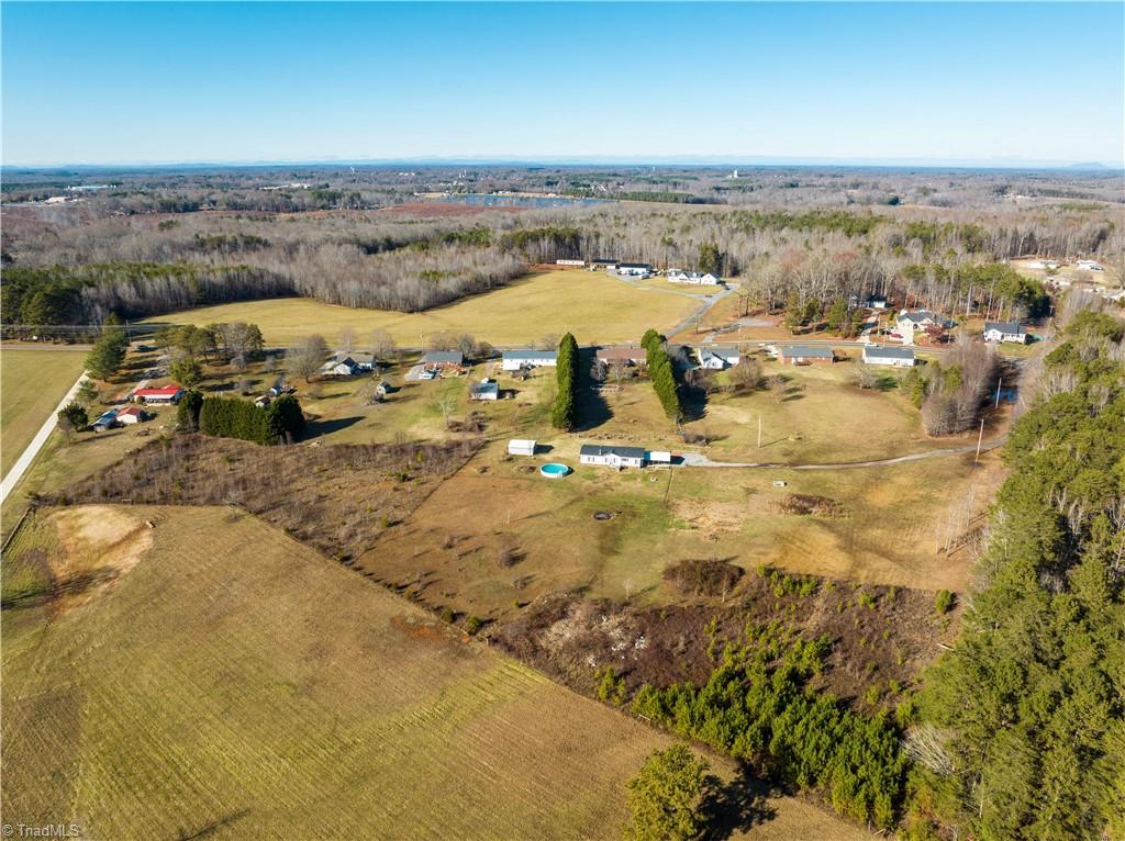 546 Deadmon Road Mocksville, NC 27028 - Photo 3 of 33 Gallery Image 3