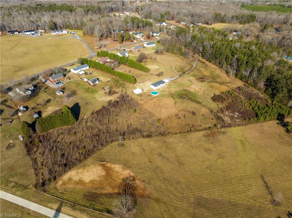 546 Deadmon Road Mocksville, NC 27028 - Photo 4 of 33 Gallery Image 4