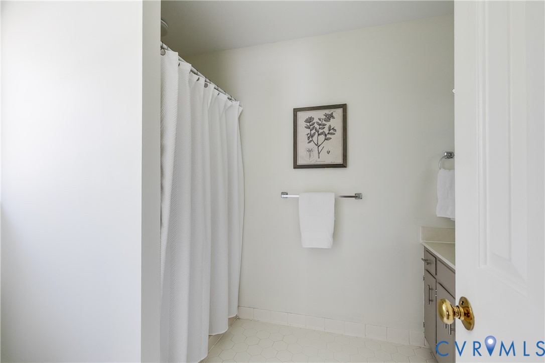 2321 Olde Stone Road Midlothian, VA 23113 - Photo 40 of 64 Full bathroom off 5th bedroom