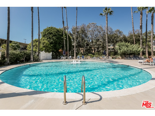 281 South Barrington Avenue, Unit C2 Los Angeles, CA 90049 - Photo 18 of 24 a view of a back yard