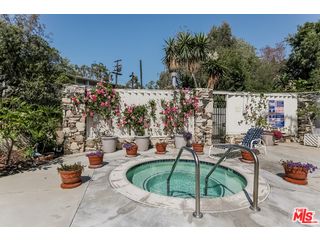 281 South Barrington Avenue, Unit C2 Los Angeles, CA 90049 - Photo 20 of 24 a view of a chairs and table in the patio