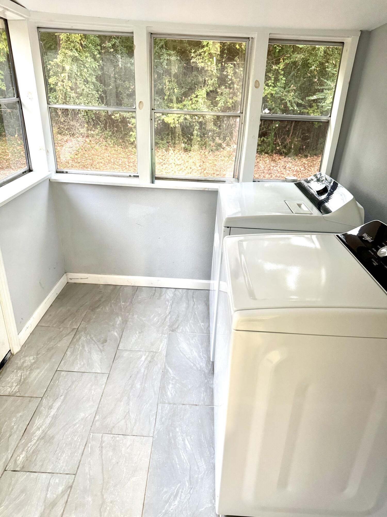 4319 Davison Road Ravenel, SC 29470 - Photo 14 of 31 4317 Laundry