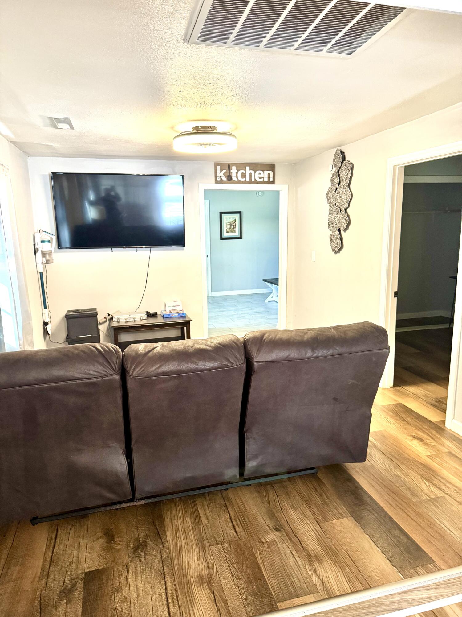 4319 Davison Road Ravenel, SC 29470 - Photo 19 of 31 4319 Movie game area 2