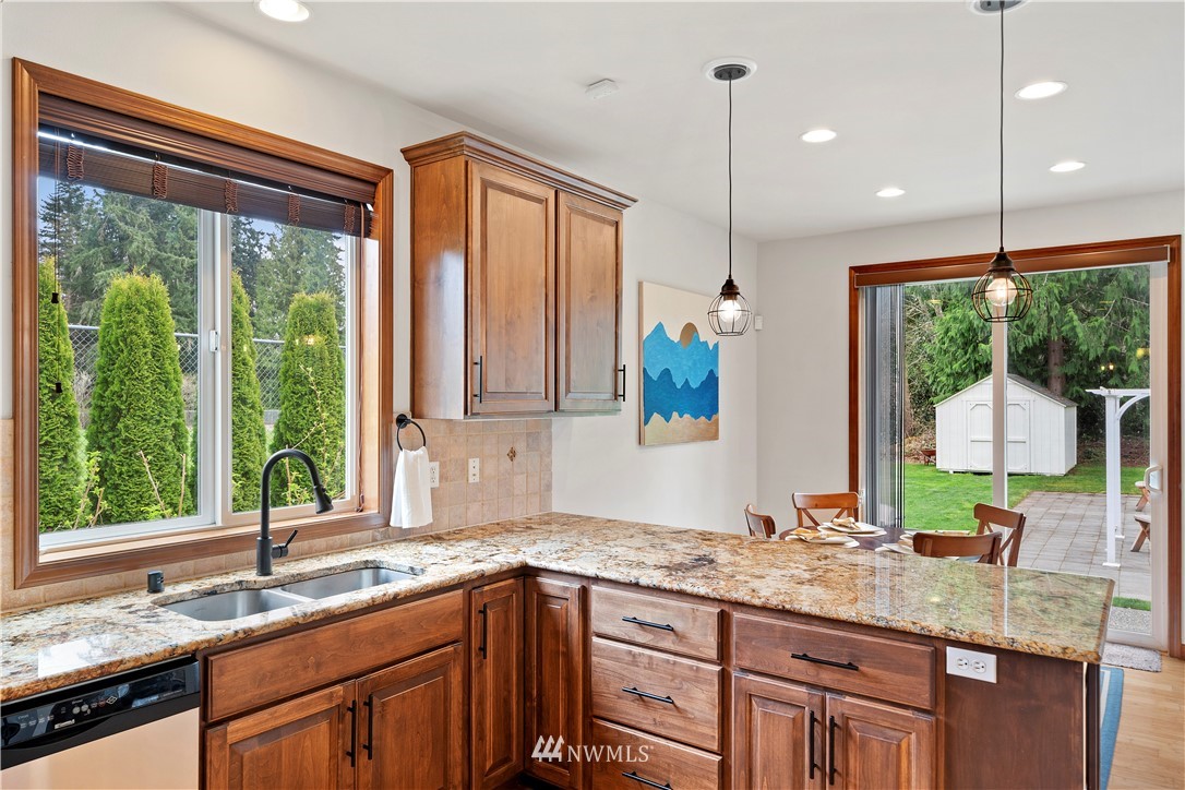 8202 190th Street Southwest Edmonds, WA 98026 - Photo 11 of 40 Gallery Image 11
