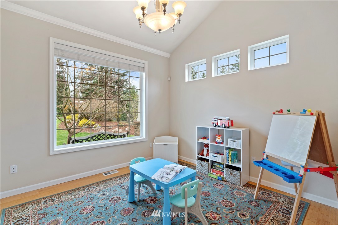 8202 190th Street Southwest Edmonds, WA 98026 - Photo 13 of 40 Gallery Image 13