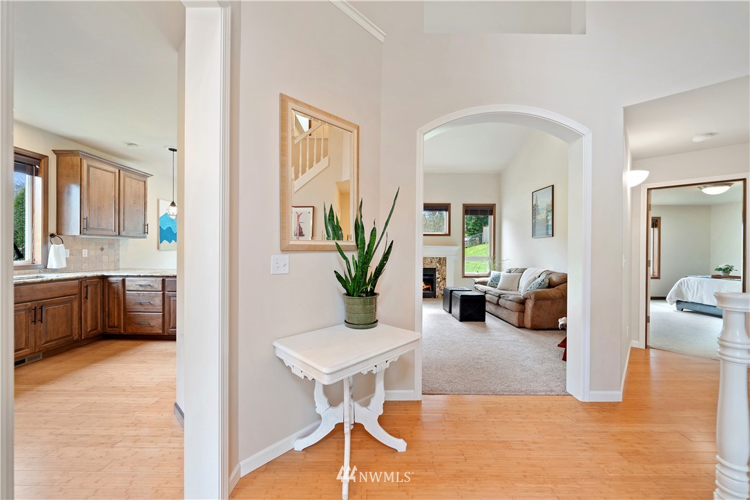 8202 190th Street Southwest Edmonds, WA 98026 - Photo 14 of 40 Gallery Image 14