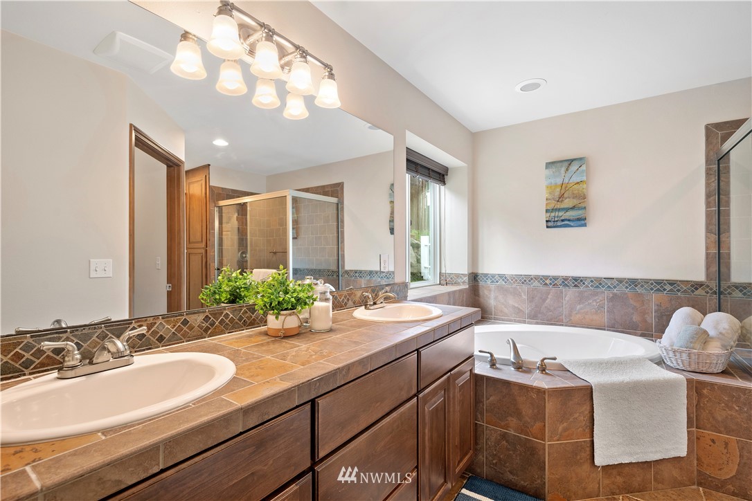 8202 190th Street Southwest Edmonds, WA 98026 - Photo 17 of 40 Gallery Image 17