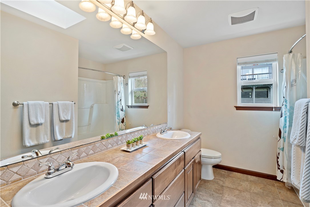 8202 190th Street Southwest Edmonds, WA 98026 - Photo 27 of 40 Gallery Image 27
