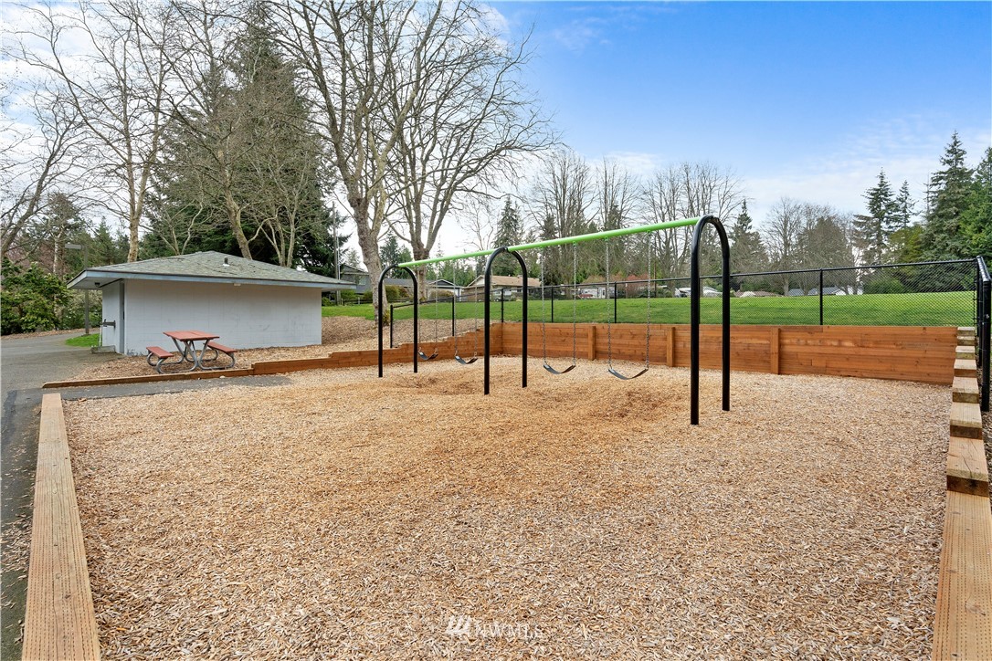 8202 190th Street Southwest Edmonds, WA 98026 - Photo 39 of 40 Gallery Image 39