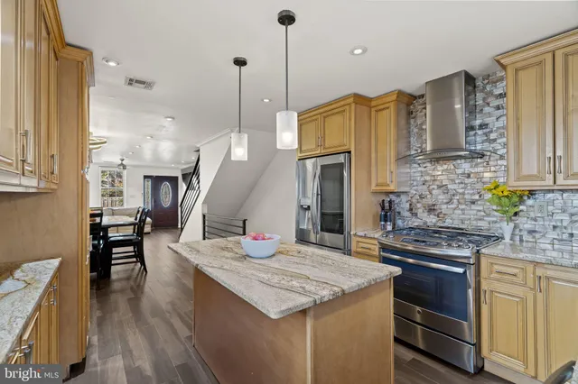 a kitchen that has a lot of cabinets in it
