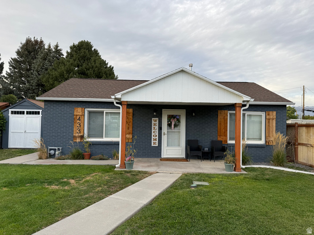 433 East 200 South Payson, UT 84651 - Photo 1 of 21 Single-story home featuring a covered front porch with wood-look columns and a dark brick exterior