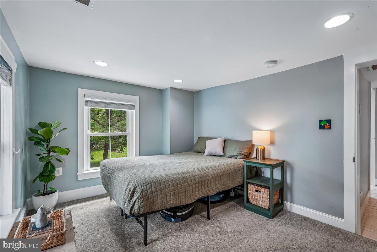 43655 Hay Road Ashburn, VA 20147 - Photo 41 of 68 Bedroom #2 w/new carpeing