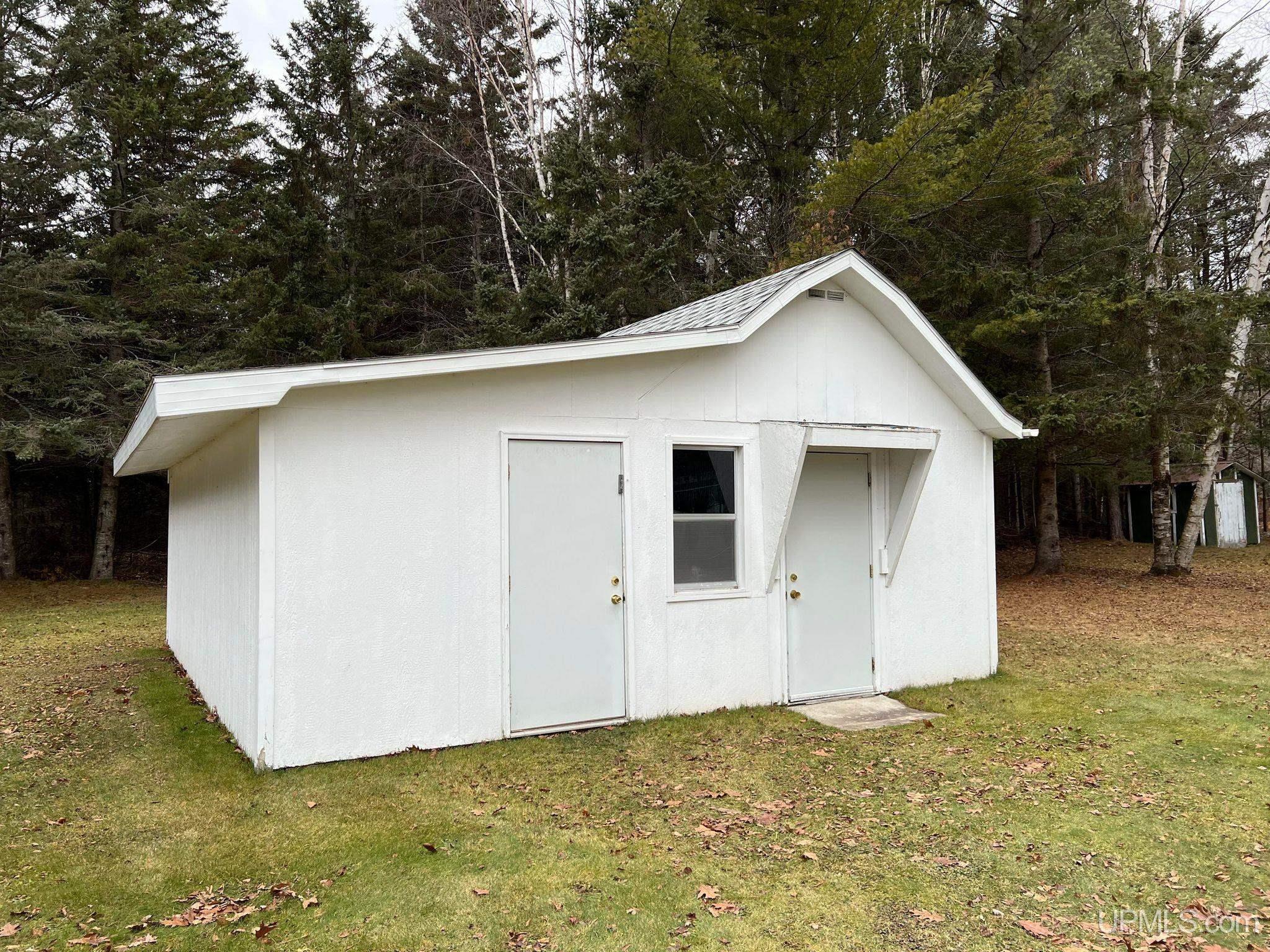 465 Hubble Road Manistique, MI 49854 - Photo 3 of 13 Gallery Image 3