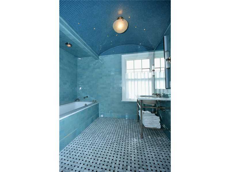 22 Searles Road Darien, CT 06820 - Photo 15 of 25 a bathroom with a bathtub and a toilet