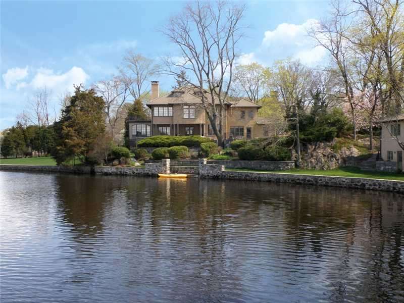 22 Searles Road Darien, CT 06820 - Photo 4 of 25 a view of a large building with a lake