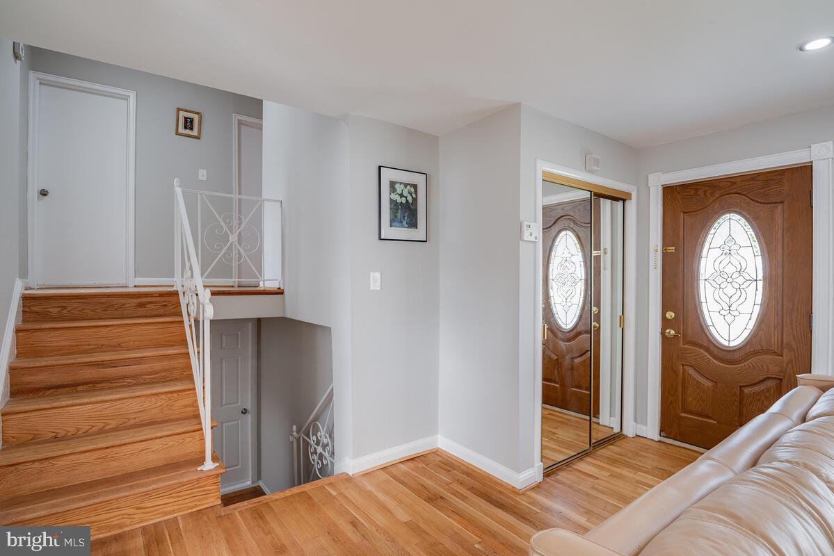 13216 Holdridge Road Silver Spring, MD 20906 - Photo 6 of 40 Foyer