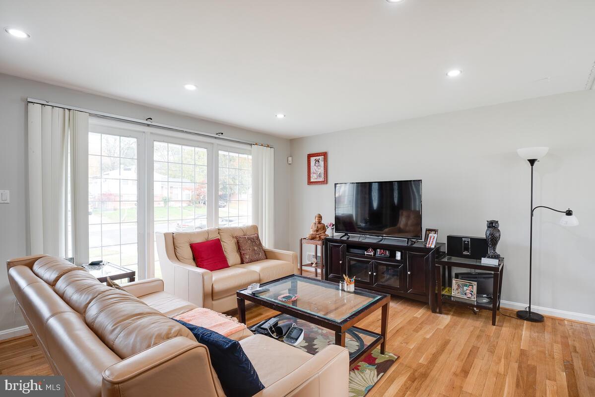 13216 Holdridge Road Silver Spring, MD 20906 - Photo 8 of 40 Living Room