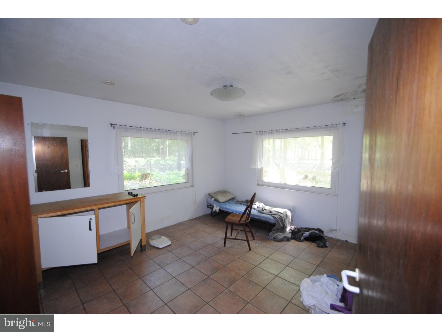 134 Kings Road Mount Holly, NJ 08060 - Photo 8 of 22 Gallery Image 8