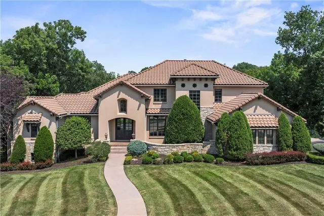 $998,500 | 4501 North Hickory Lane, Kansas City, MO 64116