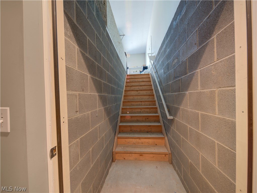 9900 Mentor Road Chardon, OH 44024 - Photo 31 of 49 View of staircase