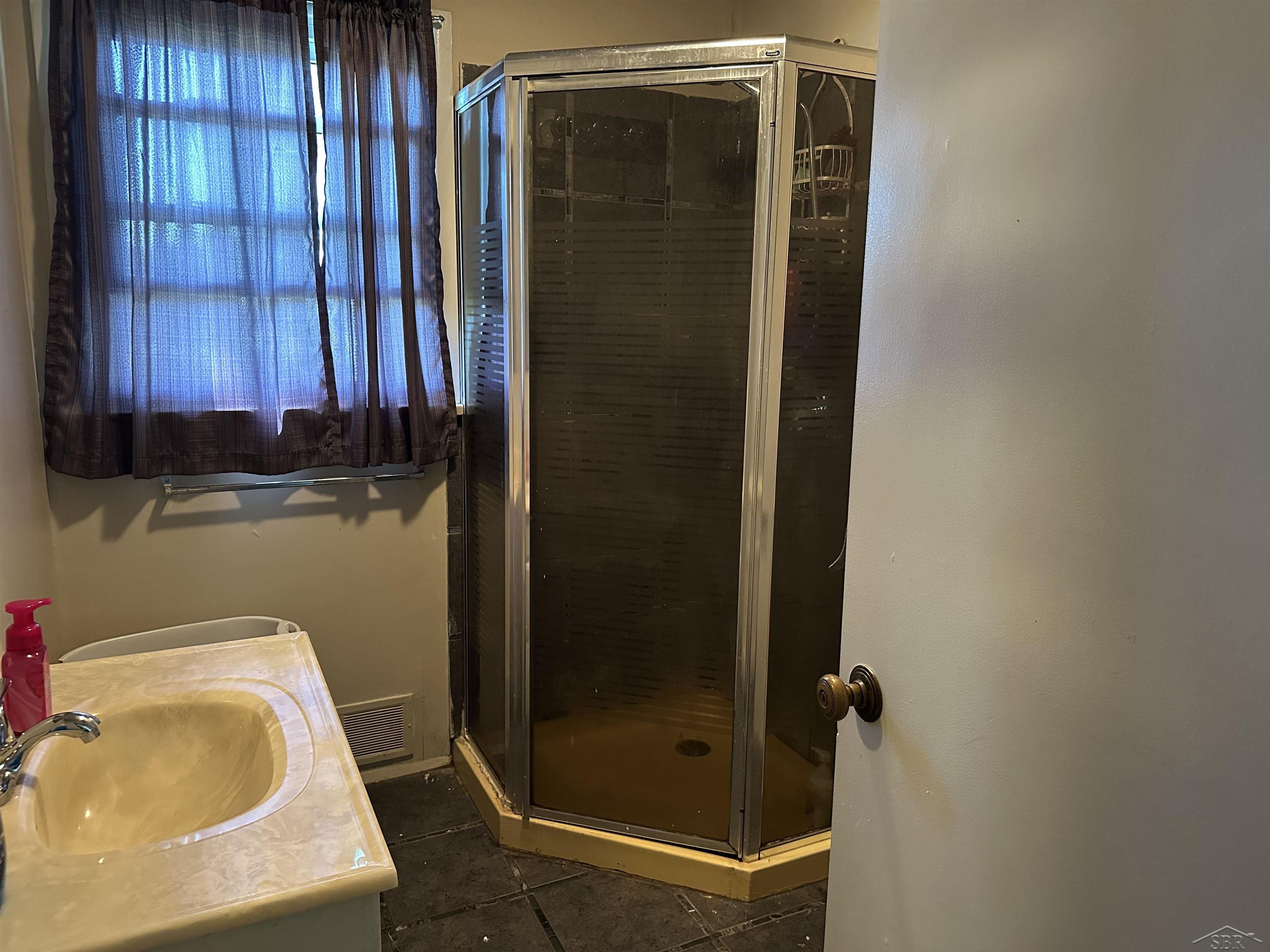 3475 Williamson Road Saginaw, MI 48601 - Photo 15 of 20 50182954-cff5fdd4-0441-4f2d-9f06-2bfaf4a4202a.JPG
