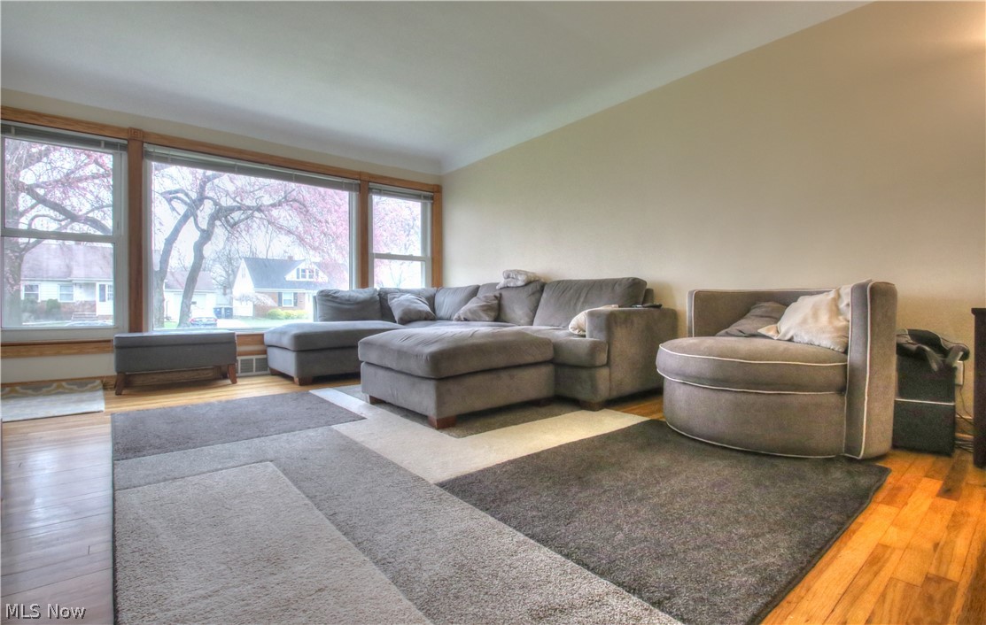 1383 Sunview Road Lyndhurst, OH 44124 - Photo 8 of 34