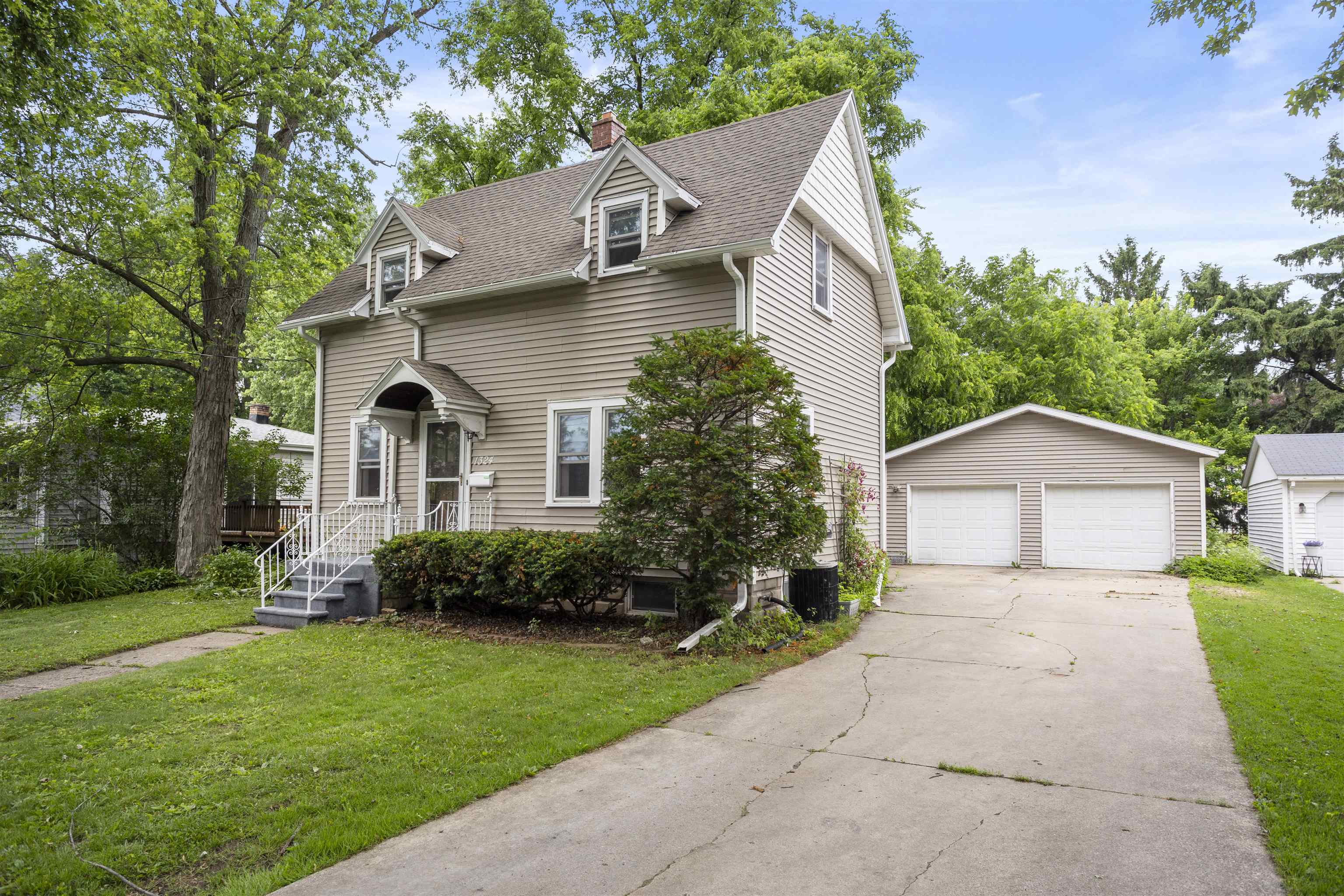 1324 West Washington Street Appleton, WI 54914 - Photo 2 of 28