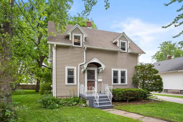 $229,900 | 1324 West Washington Street, Appleton, WI 54914