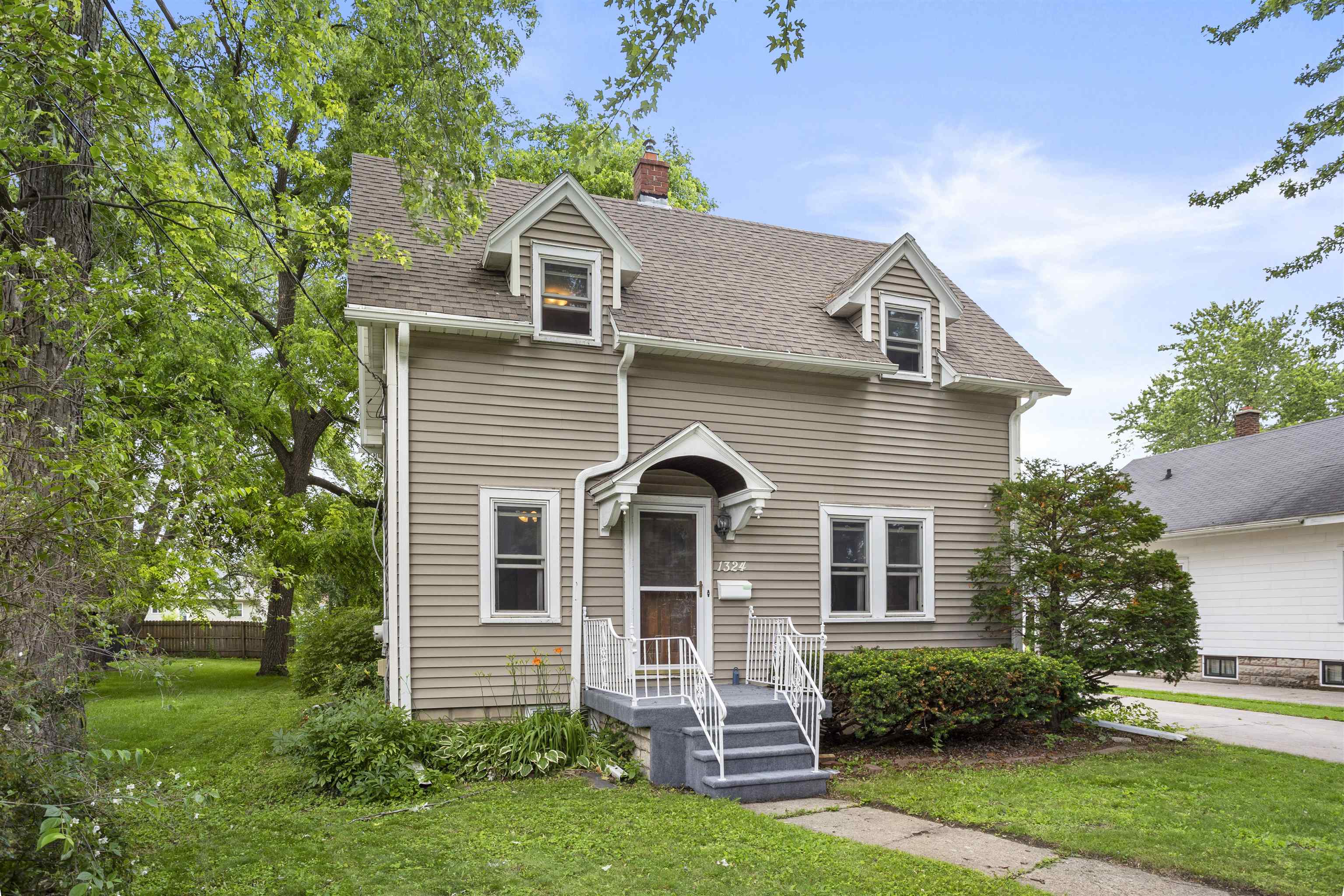 1324 West Washington Street Appleton, WI 54914 - Photo 3 of 28