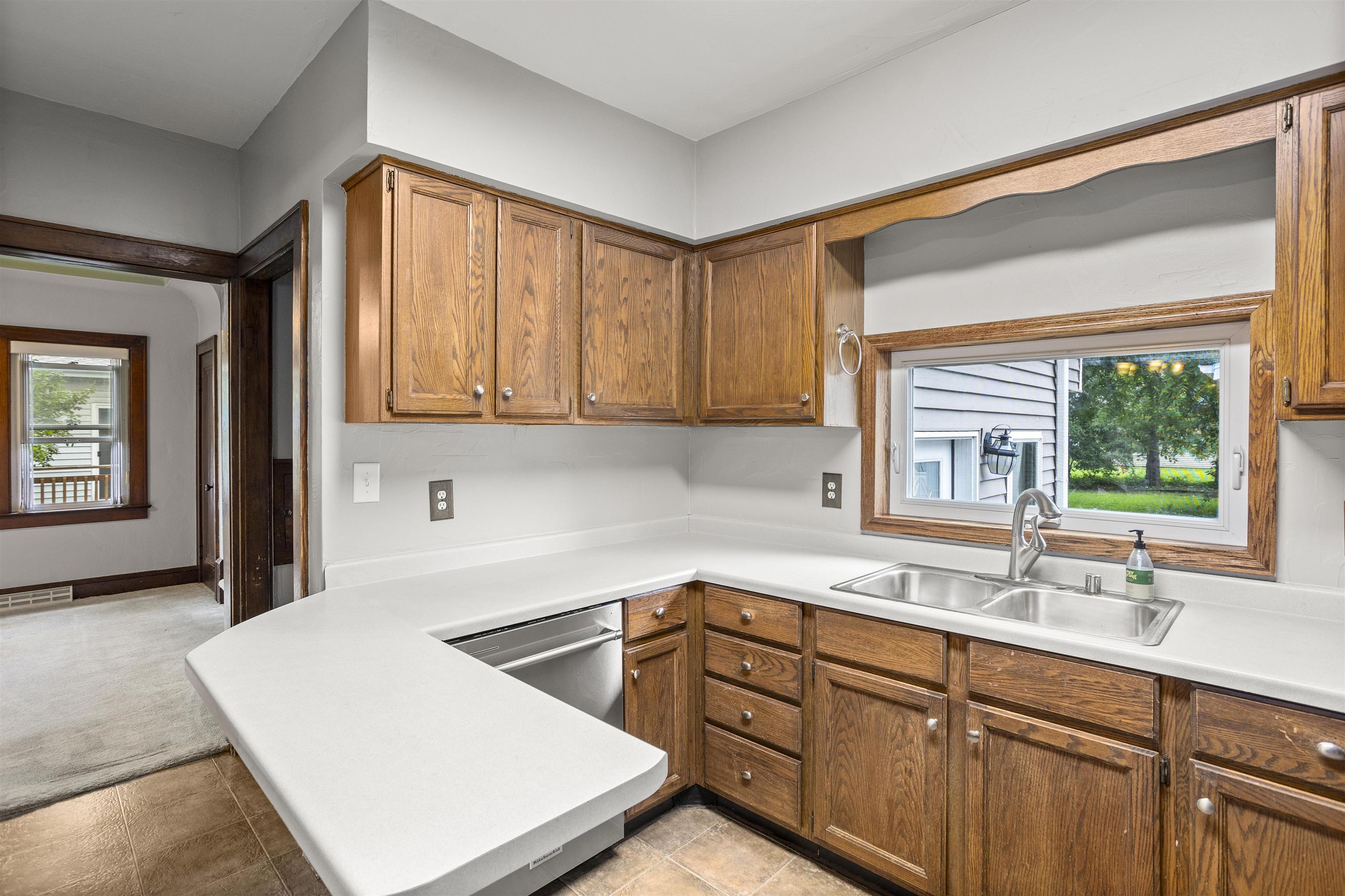 1324 West Washington Street Appleton, WI 54914 - Photo 6 of 28