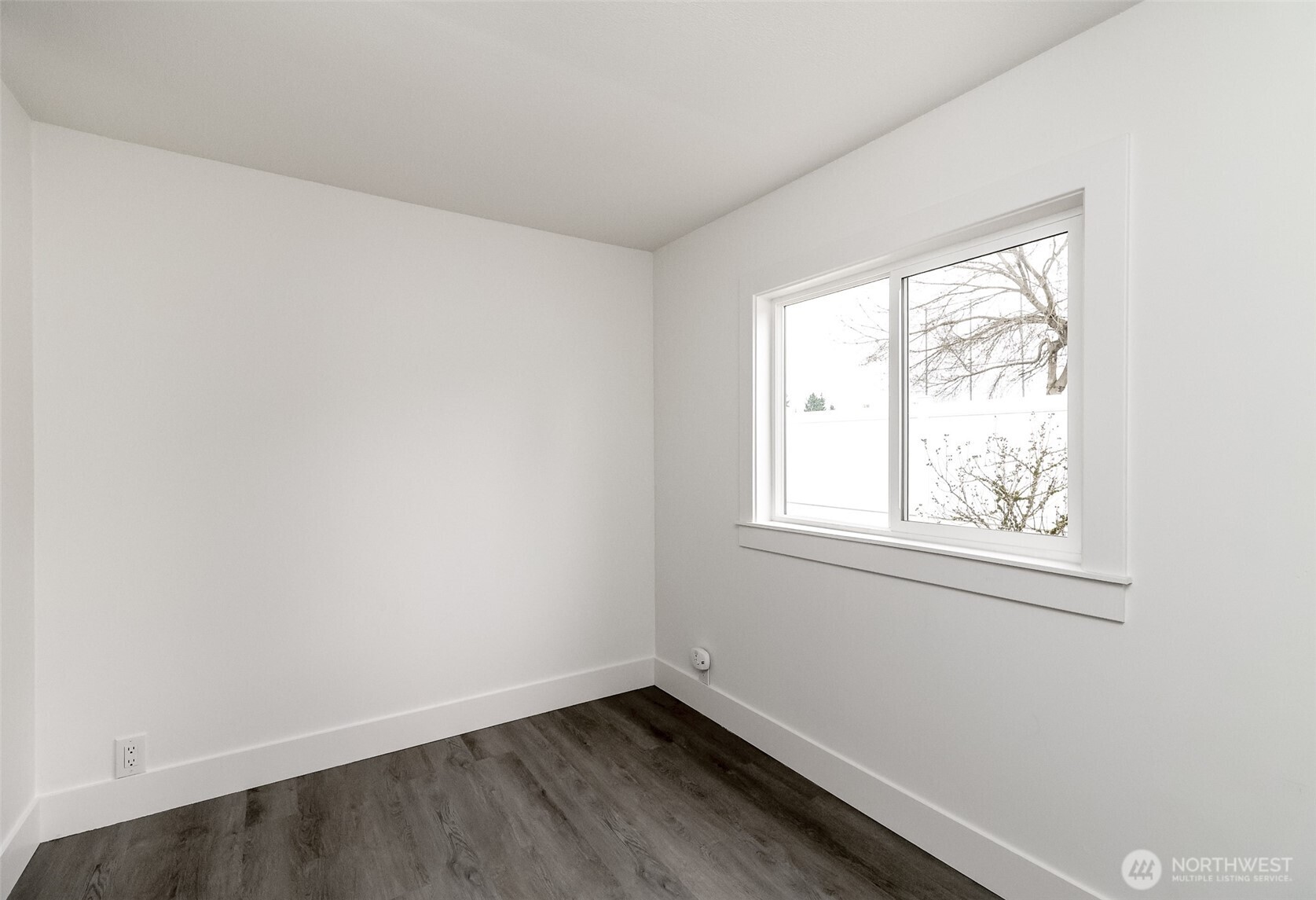 210 37th Street Southeast, Unit 35 Auburn, WA 98002 - Photo 16 of 39 an empty room with a window