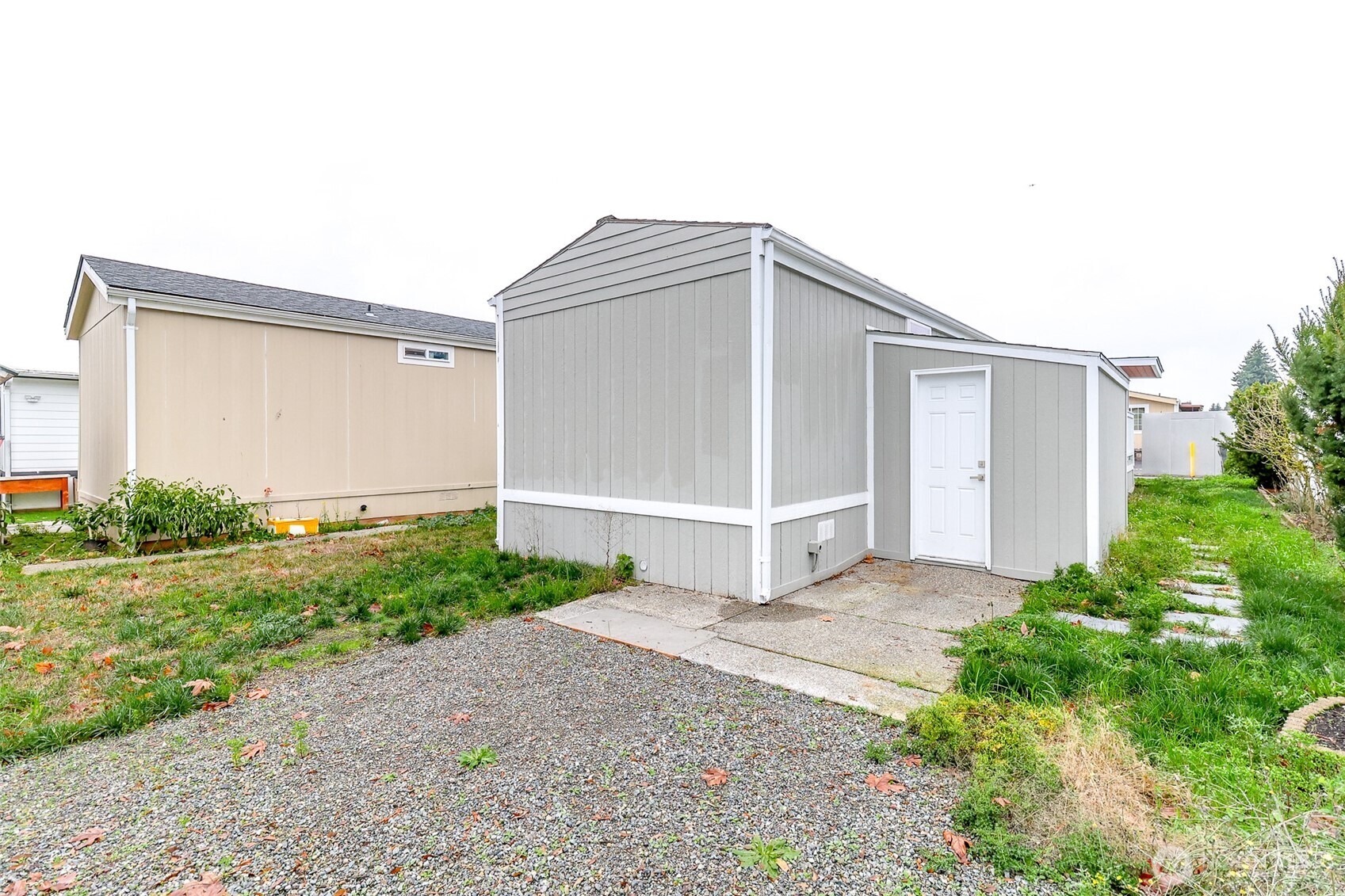 210 37th Street Southeast, Unit 35 Auburn, WA 98002 - Photo 26 of 39 a backyard of a house with lots of green space