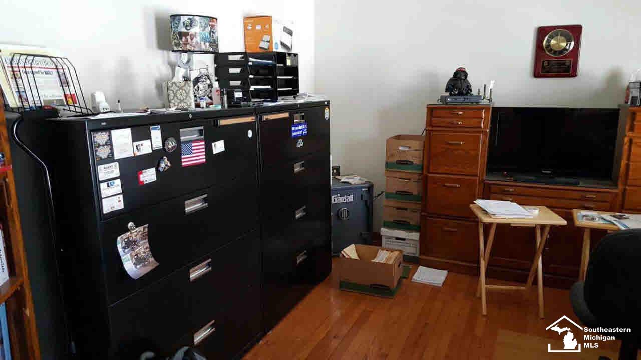 42699 Riggs Road Belleville, MI 48111 - Photo 8 of 19